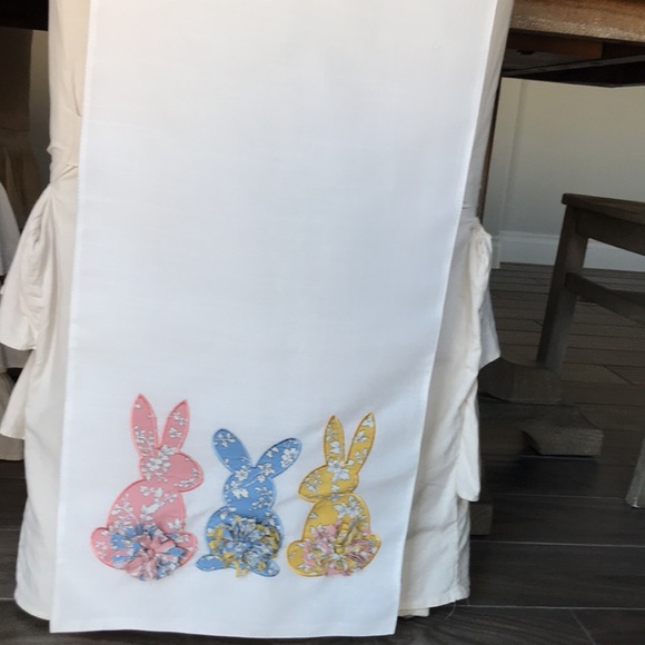 Home Wear Easter Table Runner - Picture 4 of 7
